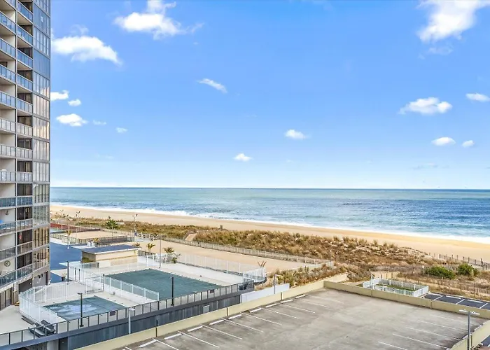 Fantastic Ocean Views From 2 Bedroom Quay With Outdoor & Indoor Pool! *