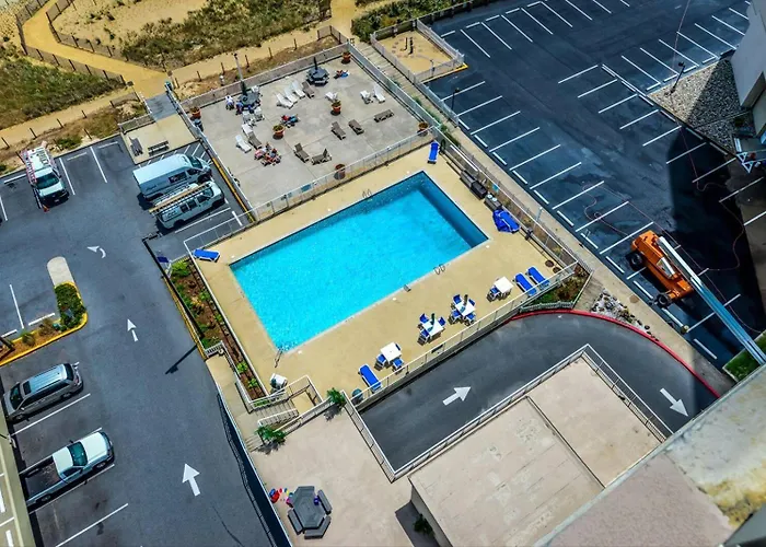 Fantastic Ocean Views From 2 Bedroom Quay With Outdoor & Indoor Pool! Ferienhaus