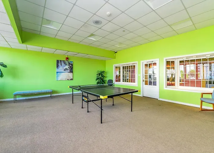 Fantastic Ocean Views From 2 Bedroom Quay With Outdoor & Indoor Pool!